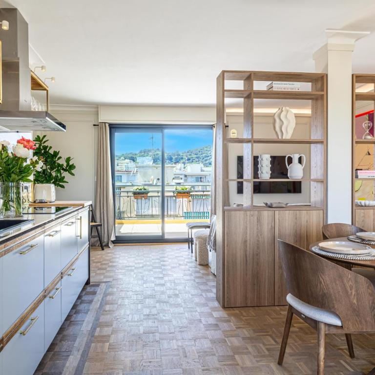 Luxurious penthouse, 2 bedroom suites, 3 spacious terraces, gorgeous views of mountains and sea, - Appartement 2 Chambres - 6