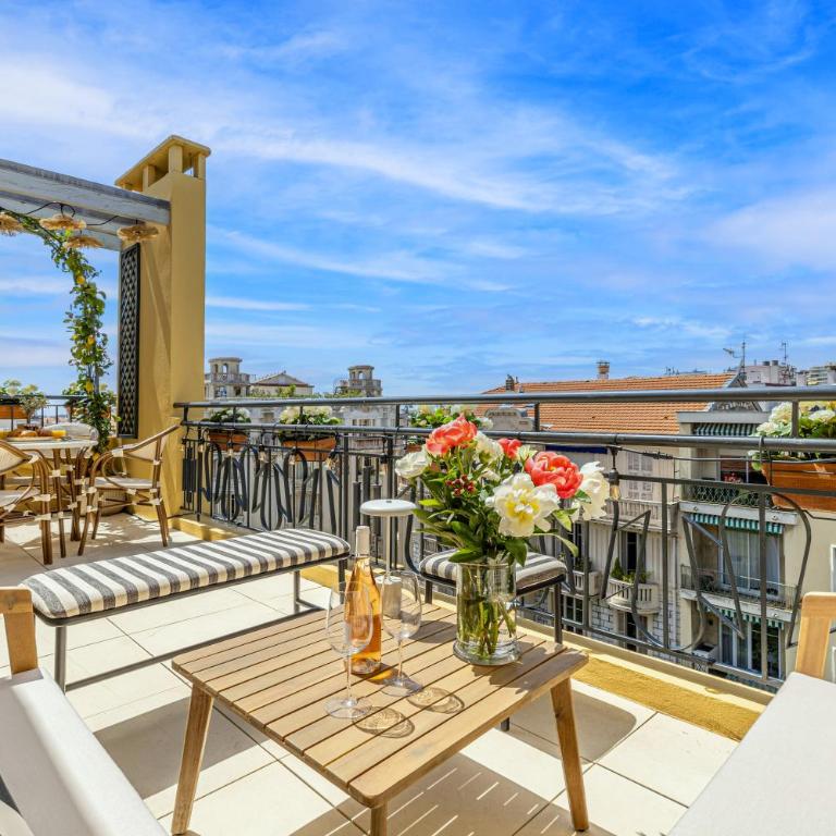 Luxurious penthouse, 2 bedroom suites, 3 spacious terraces, gorgeous views of mountains and sea, - Appartement 2 Chambres - 14