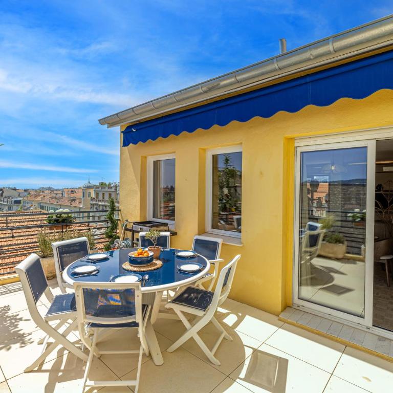 Luxurious penthouse, 2 bedroom suites, 3 spacious terraces, gorgeous views of mountains and sea, - Appartement 2 Chambres - 18