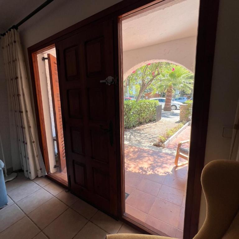 Apartamento con jardin individual y piscina - Apartamento de 2 dormitorios - 38
