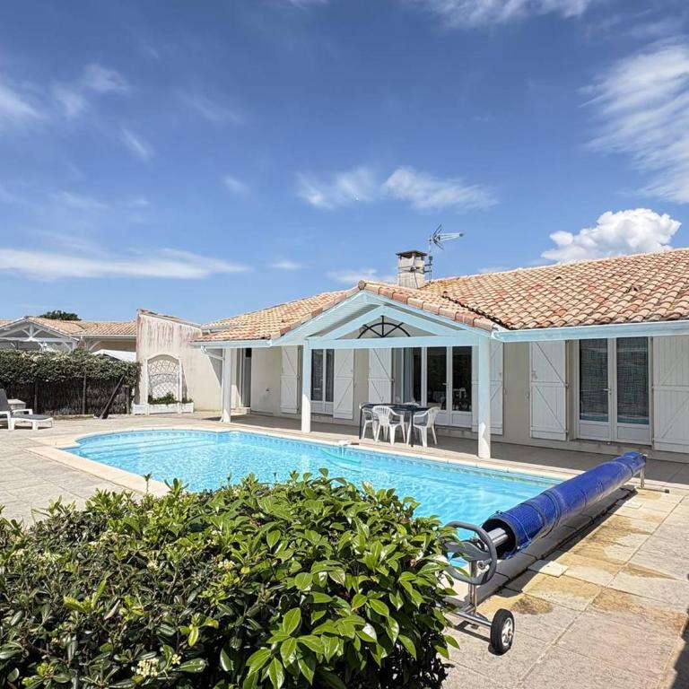 Élégante villa moderne à deux pas de la plage - FR-1-831-7 - Villa - 3