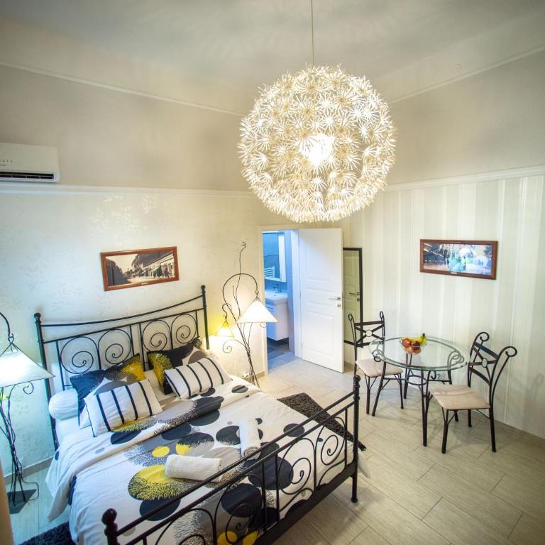 Central charm modern 2br apt-Free parking near - Two-Bedroom Apartment - 2