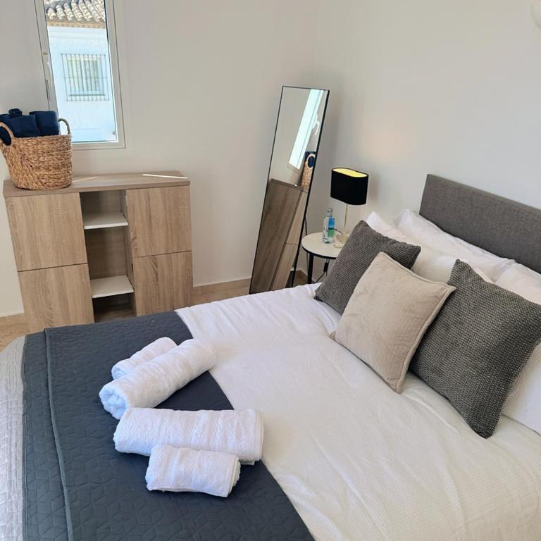 Modern 2 Bed Apartment in Benavista, Pool & Terrace - Two-Bedroom Apartment - 6