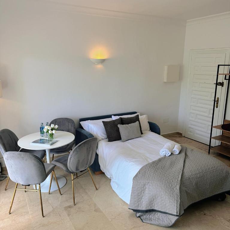 Modern 2 Bed Apartment in Benavista, Pool & Terrace - Two-Bedroom Apartment - 9