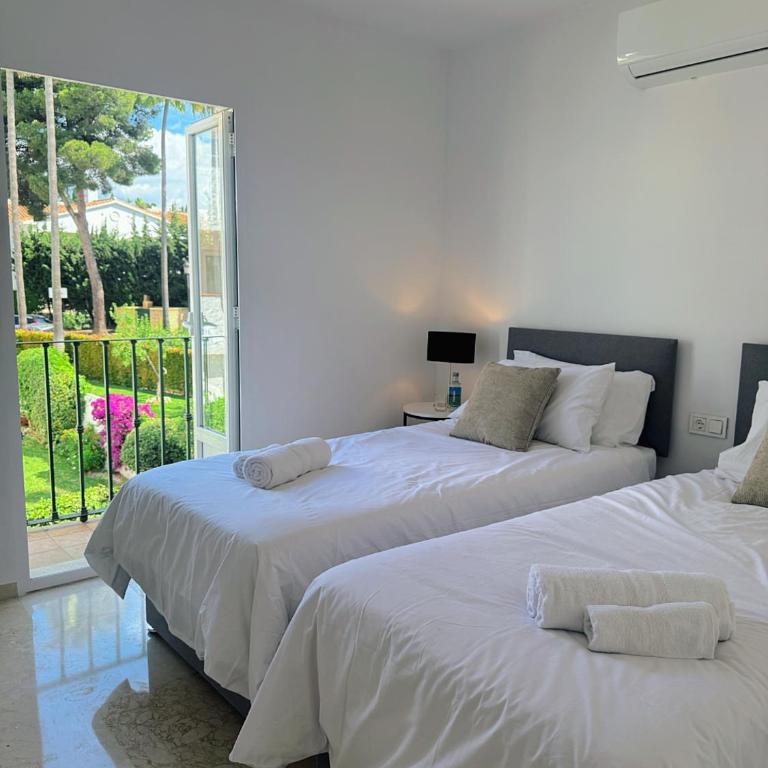 Modern 2 Bed Apartment in Benavista, Pool & Terrace - Two-Bedroom Apartment - 11