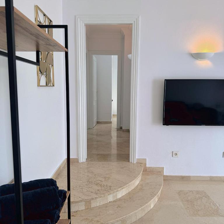 Modern 2 Bed Apartment in Benavista, Pool & Terrace - Two-Bedroom Apartment - 13