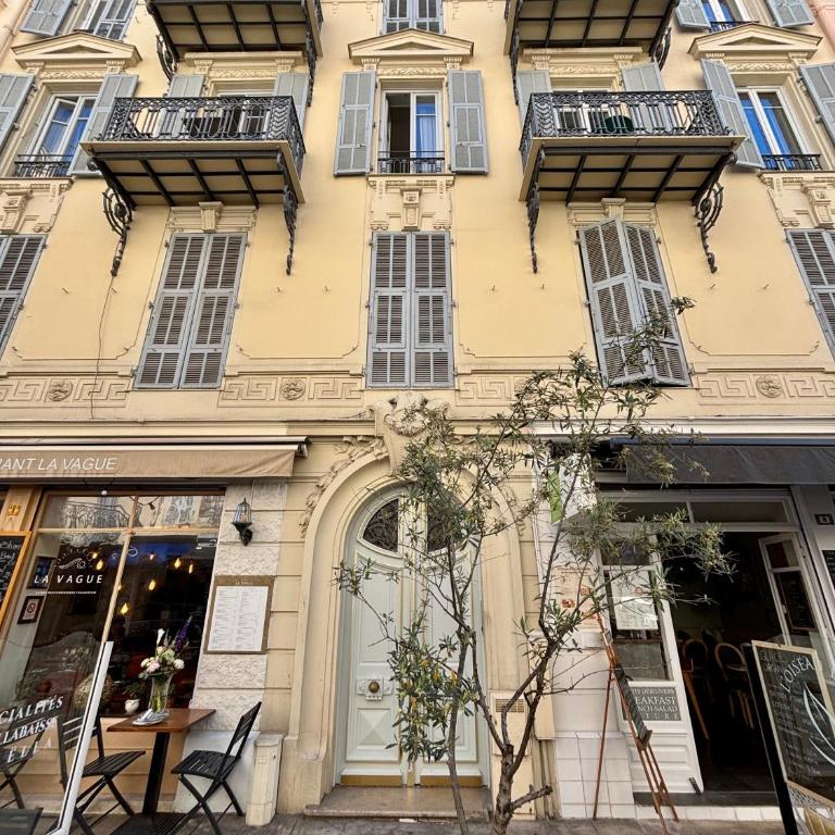 Studio à louer au cœur du Carré d or à Nice, rue Dalpozzo à 150 mètres des plages - Studio Duplex - 6