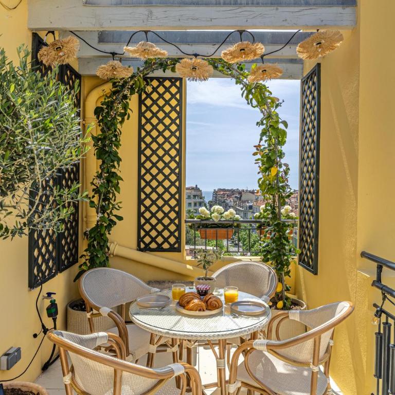 Luxurious penthouse, 2 bedroom suites, 3 spacious terraces, gorgeous views of mountains and sea, - Appartement 2 Chambres - 2