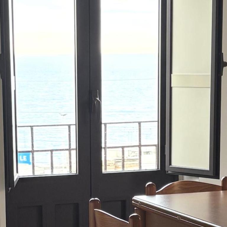 Sea View Apartment - One-Bedroom Apartment - Sea Side - 3