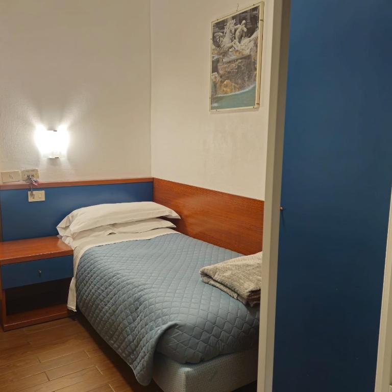 Hotel Julia Trevi - Spagna - Camera Singola Economy con Bagno Privato e Doccia in Comune - 4