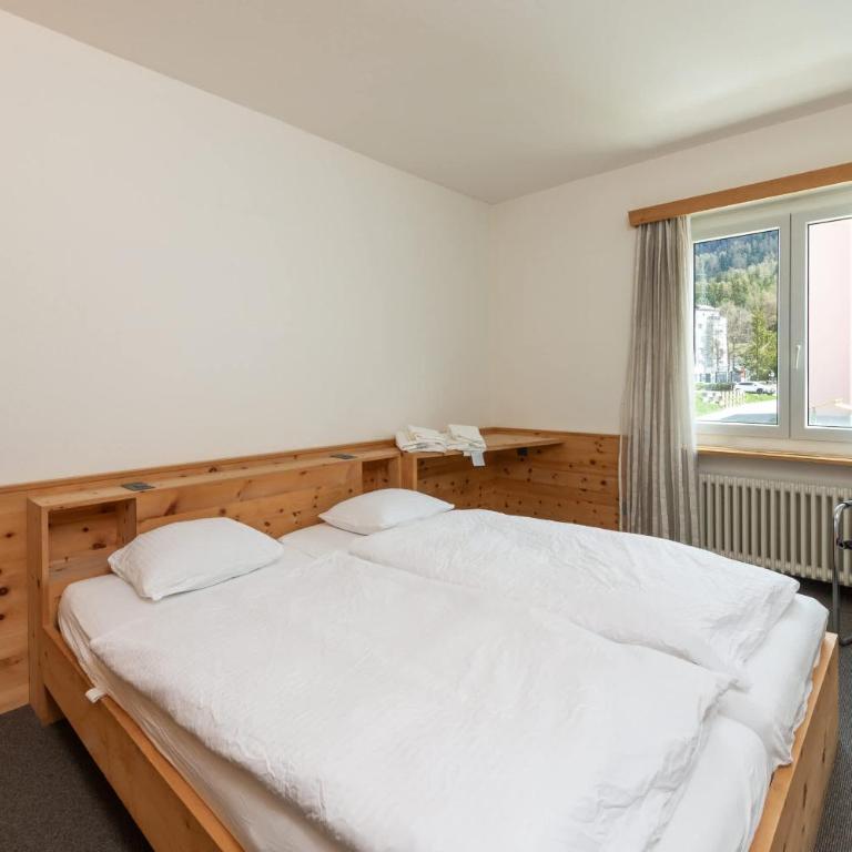 Cosy 3 bedroom Balcony Free parking Fast Wifi - Apartment - 9