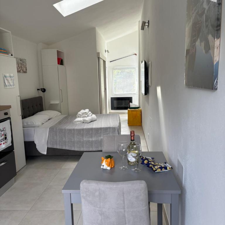 Tominettihome - Appartamento Monolocale con 1 Letto Matrimoniale - 1