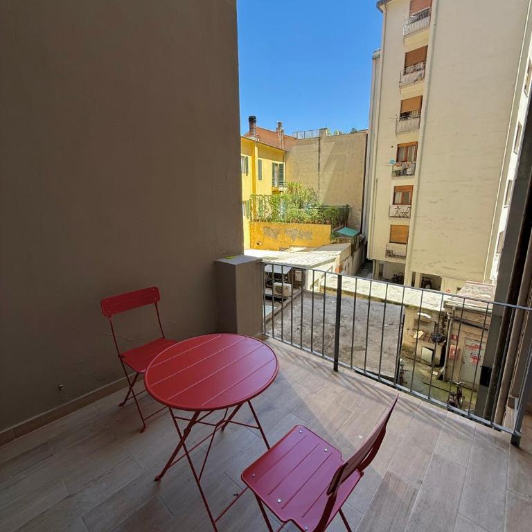 Luna Guest House - Camera Matrimoniale Deluxe con Balcone - 2
