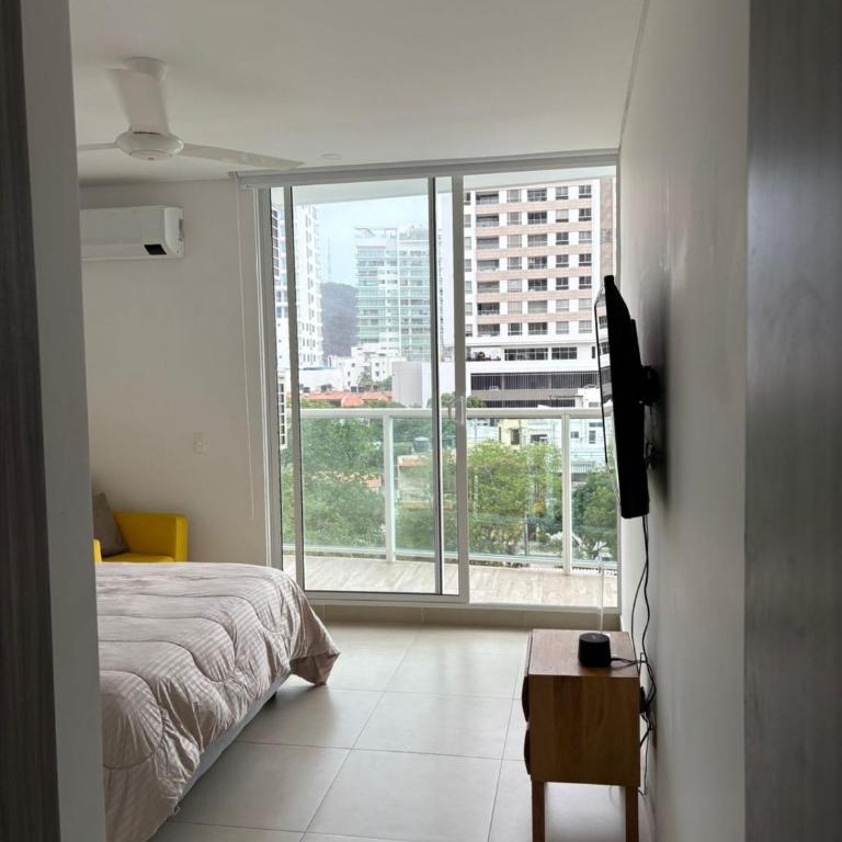 Moderno apartamento en Playa Salguero - Three-Bedroom Apartment with View - 12
