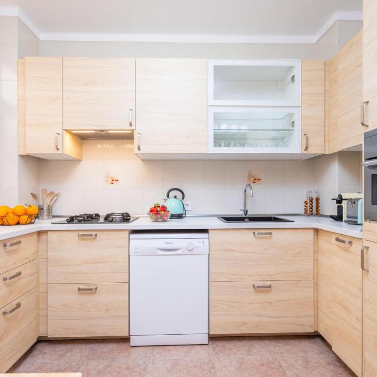 Sunset Village - Three-Bedroom House - 14