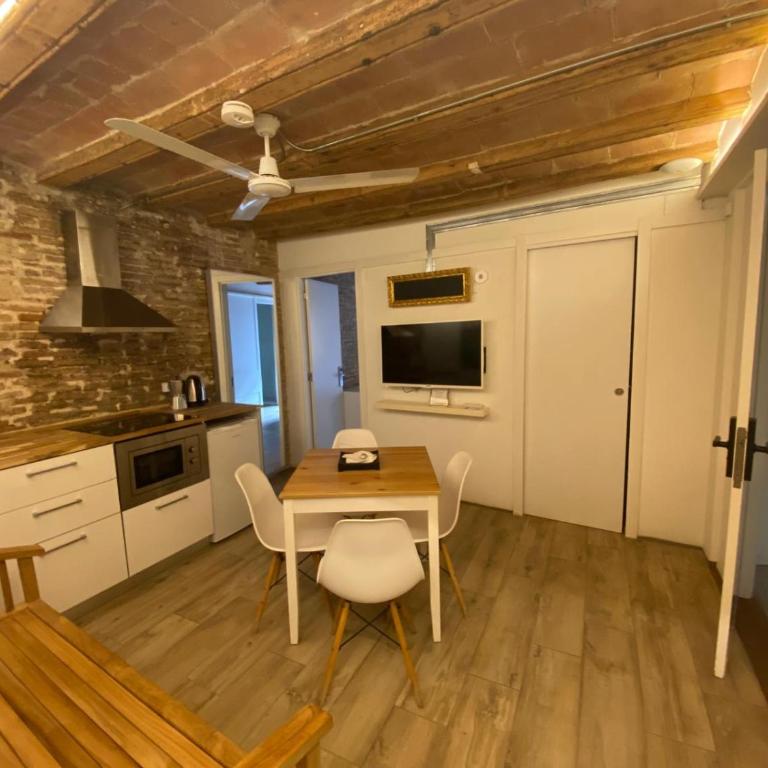 Barcelona Classic Palau Apartments - Two-Bedroom Apartment - 3