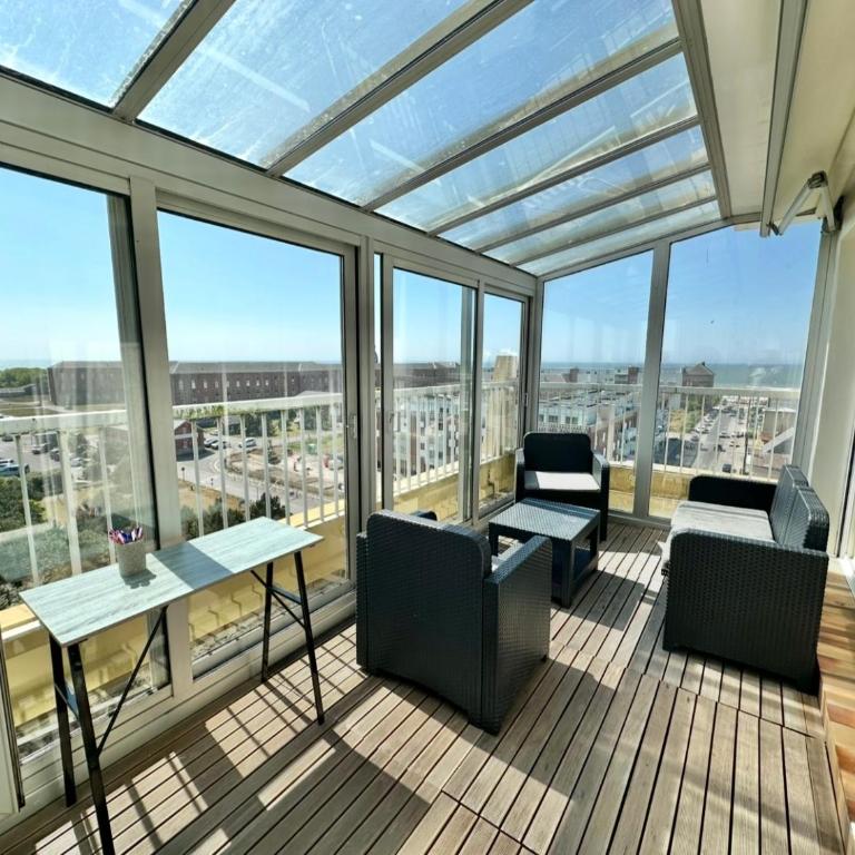 Vue panoramique au 8ème étage avec 3 Terrasses & 1 Parking à Berck-Plage - Two-Bedroom Apartment with Balcony and Sea View - 29
