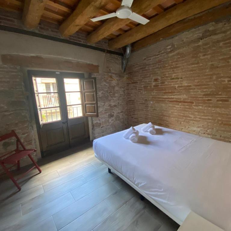 Barcelona Classic Palau Apartments - Three-Bedroom Apartment - 7