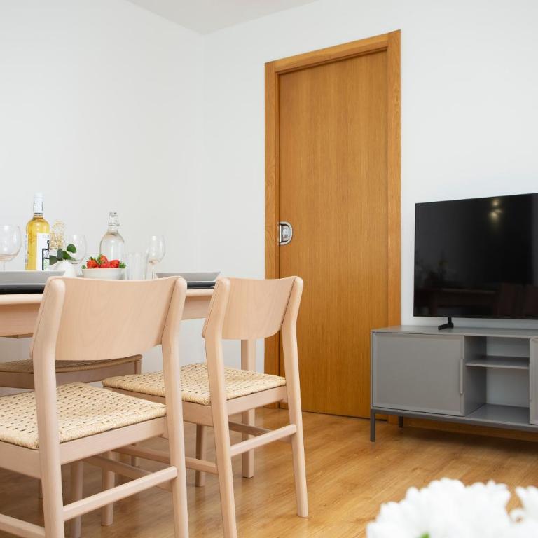 SingularStays Plaza Andújar - Two-Bedroom Apartment with Terrace - 25