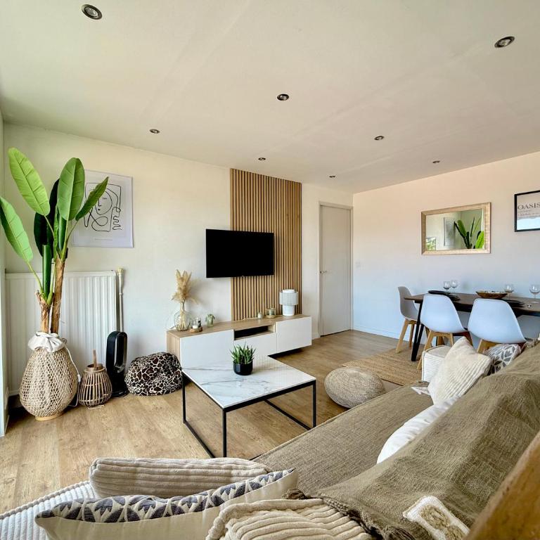 T3 Sea view walking distance of Palais, AC , Parking, Terrace - Appartement 2 Chambres - 9