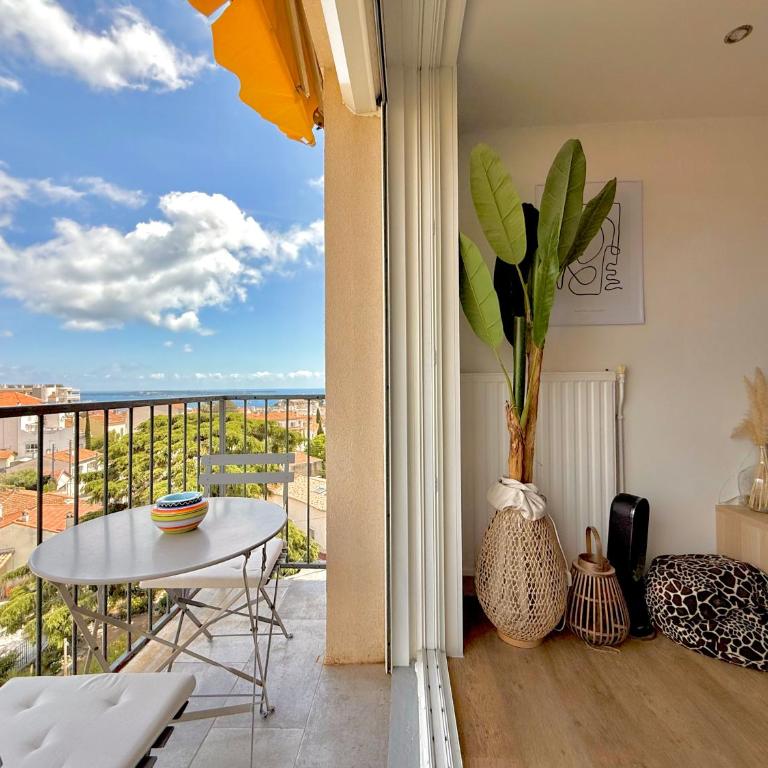 T3 Sea view walking distance of Palais, AC , Parking, Terrace - Appartement 2 Chambres - 4