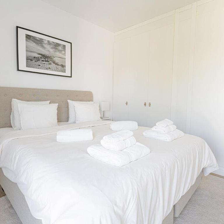 Modern Oasis in Nueva Andalucia - Two-Bedroom Apartment - 9