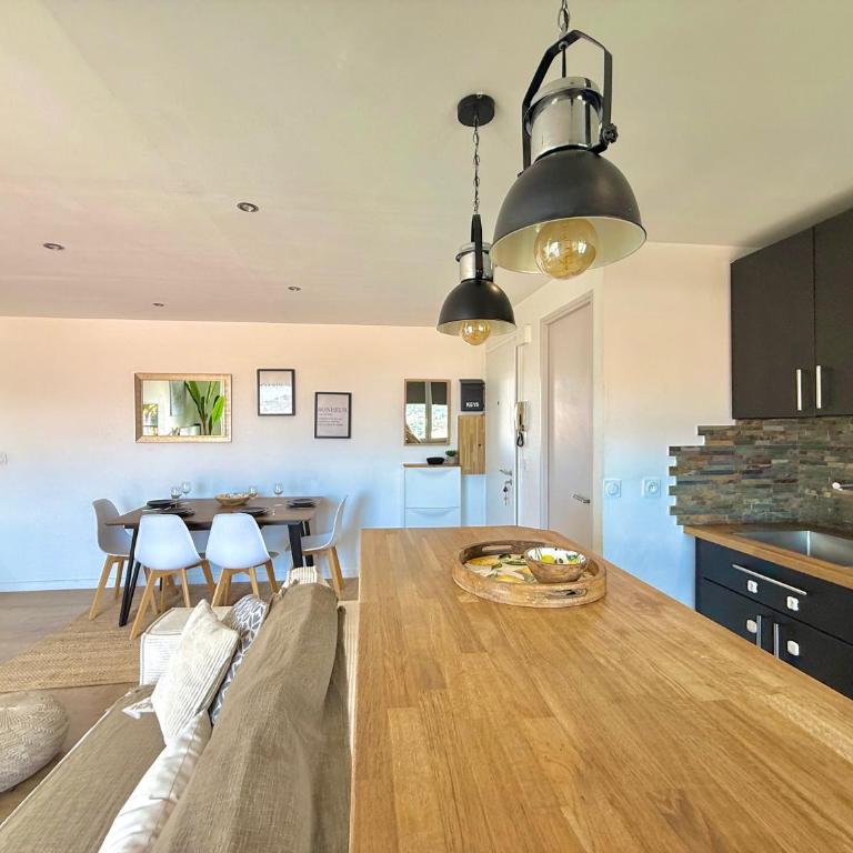 T3 Sea view walking distance of Palais, AC , Parking, Terrace - Appartement 2 Chambres - 16