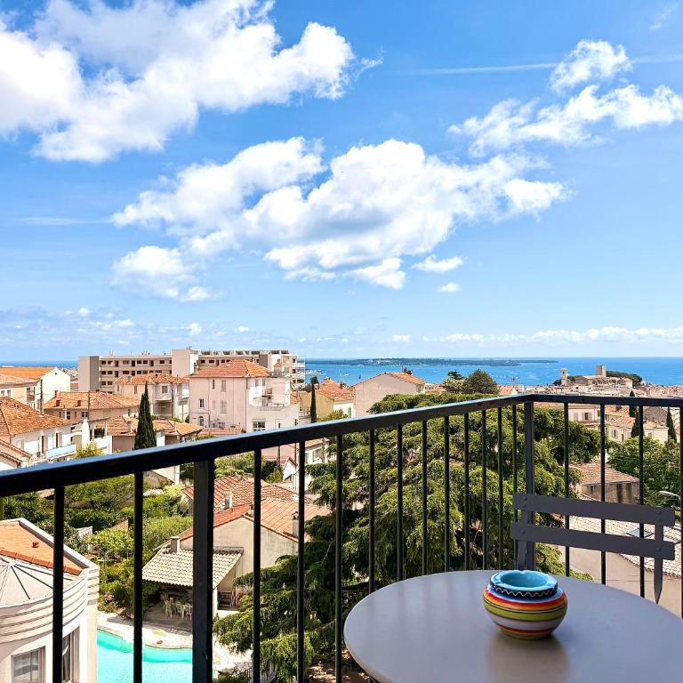 T3 Sea view walking distance of Palais, AC , Parking, Terrace - Appartement 2 Chambres - 12