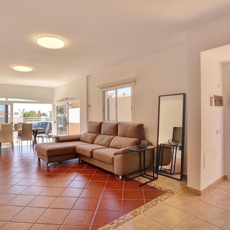 El Paraíso del Sol - Three-Bedroom House - 8