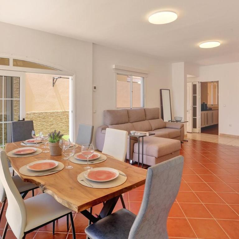 El Paraíso del Sol - Three-Bedroom House - 9