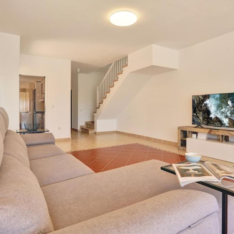 El Paraíso del Sol - Three-Bedroom House - 40