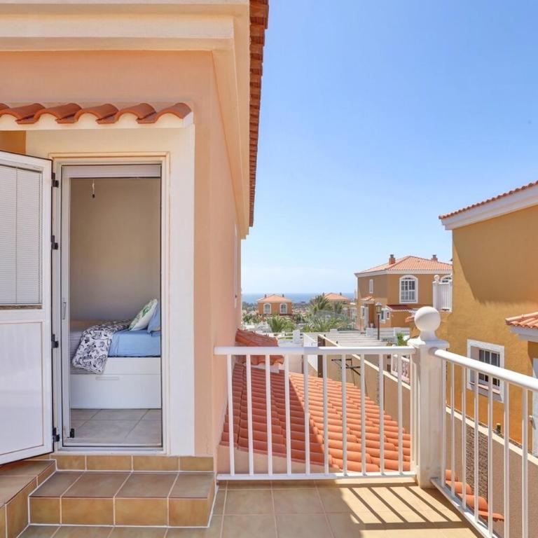 El Paraíso del Sol - Three-Bedroom House - 41