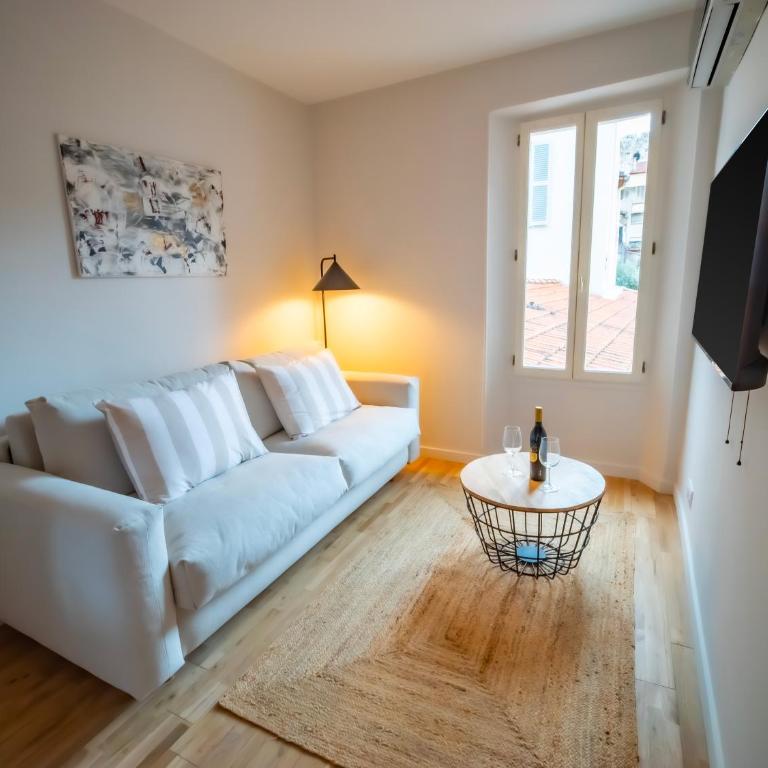 #202-Heart of Vieil Antibes - Place Nationale-High-End Newly Renovated & Furnished Appartment - Appartement 1 Chambre - 12