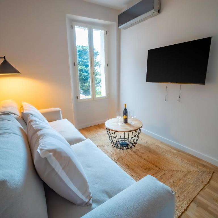 #202-Heart of Vieil Antibes - Place Nationale-High-End Newly Renovated & Furnished Appartment - Appartement 1 Chambre - 10