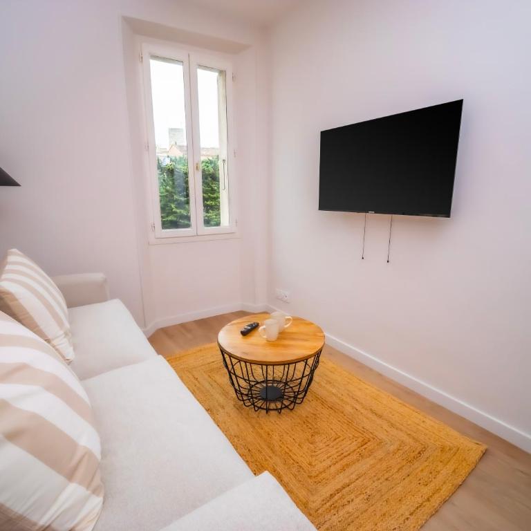 #302-Heart of Vieil Antibes - Place Nationale-High-End Newly Renovated & Furnished Appartment - Appartement 1 Chambre - 12