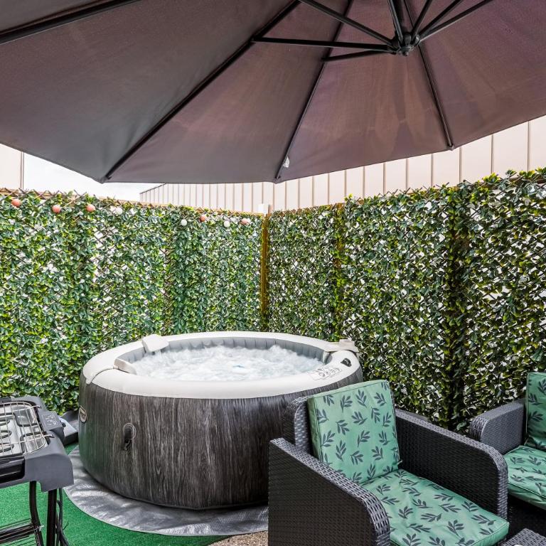 LE PETIT SÉSAME appartement 70m2 avec terrasse et jacuzzi cosy idéal groupe, capacité 6 personnes , 2 chambres,canapé lit, proche Stade De France, Wifi Parking privé très bon rapport qualité prix - Two-Bedroom Apartment - 5