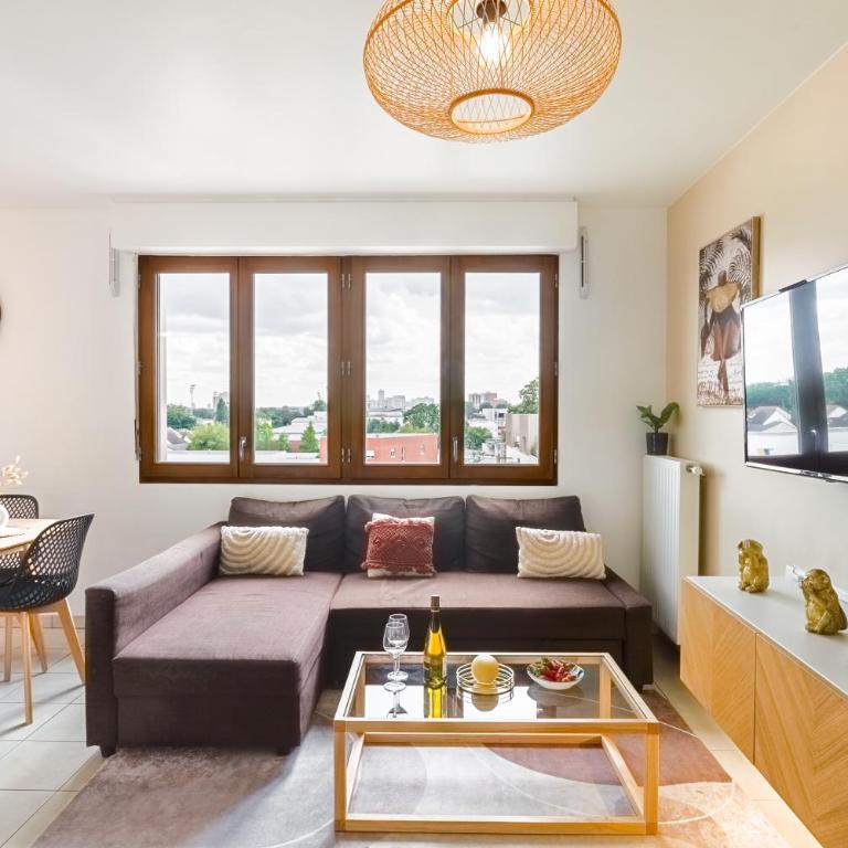 LE PETIT SÉSAME appartement 70m2 avec terrasse et jacuzzi cosy idéal groupe, capacité 6 personnes , 2 chambres,canapé lit, proche Stade De France, Wifi Parking privé très bon rapport qualité prix - Two-Bedroom Apartment - 11