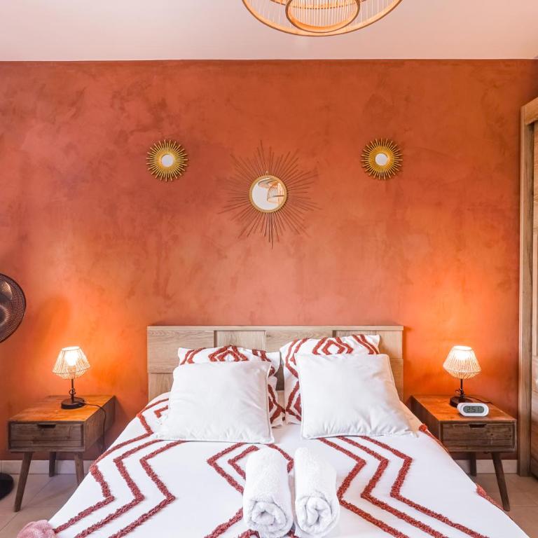 LE PETIT SÉSAME appartement 70m2 avec terrasse et jacuzzi cosy idéal groupe, capacité 6 personnes , 2 chambres,canapé lit, proche Stade De France, Wifi Parking privé très bon rapport qualité prix - Two-Bedroom Apartment - 7