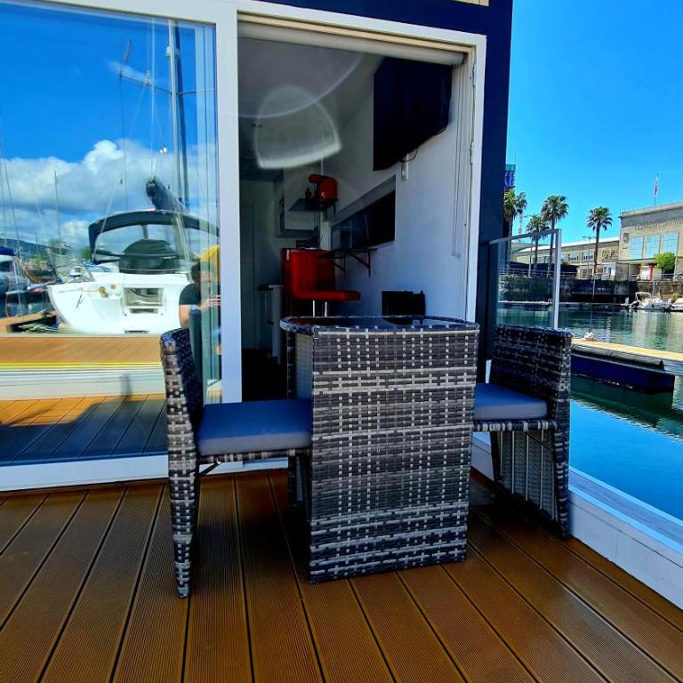 Barco-Apartamento en el Náutico de Vigo - Casa Móvil - 90