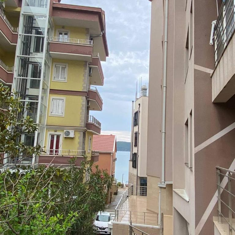 Apartment One Step From The Sea Becici - One-Bedroom Apartment - 4