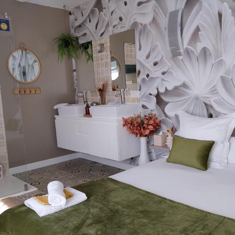 Chambres d'hôtes "Chez Lyly et Juju" Piscine&Sauna Parking Gratuit - Suite avec Balcon - 12