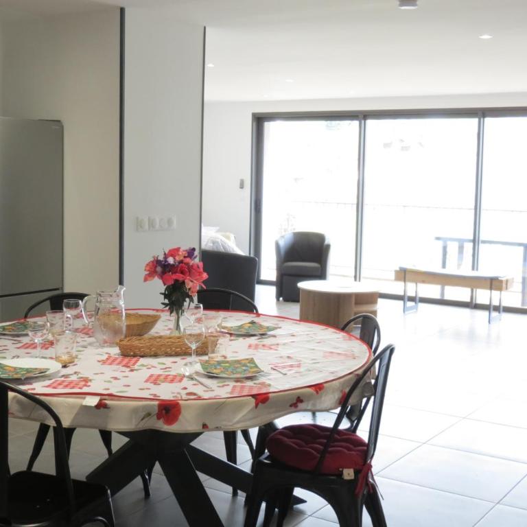 Apartment 3 BR Large Balcony & View - Apartment - 1