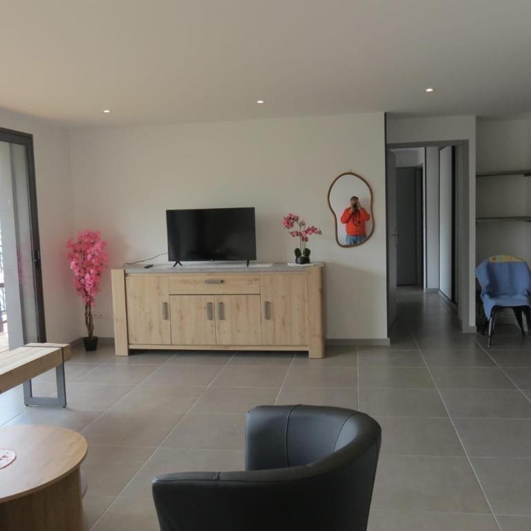 Apartment 3 BR Large Balcony & View - Apartment - 13