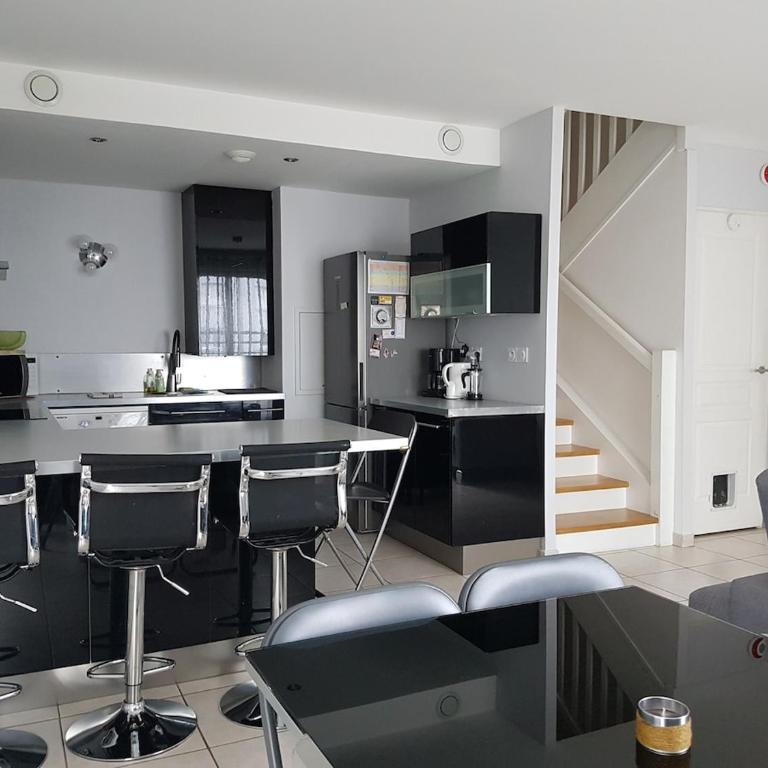 Duplex cosy - 3 chambres avec garage, balcon et clim - Appartement 3 Chambres - 1