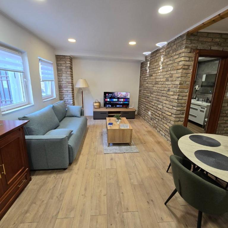 Moja Mona - One-Bedroom Apartment - 1