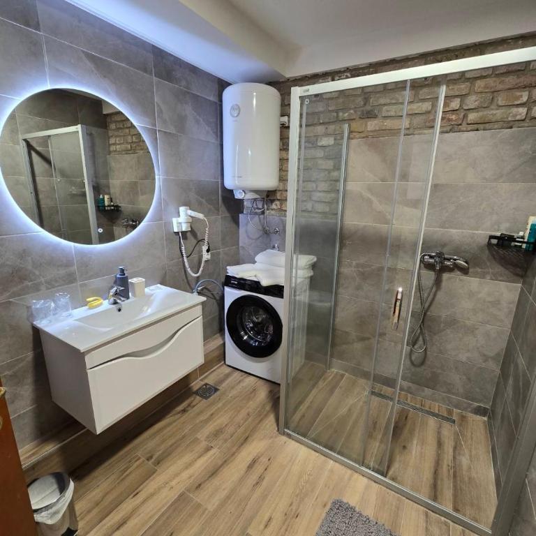 Moja Mona - One-Bedroom Apartment - 4