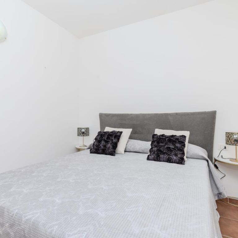SPLENDIDO APPARTAMENTO SAN TEODORO La Suaredda - Two-Bedroom Apartment - 14