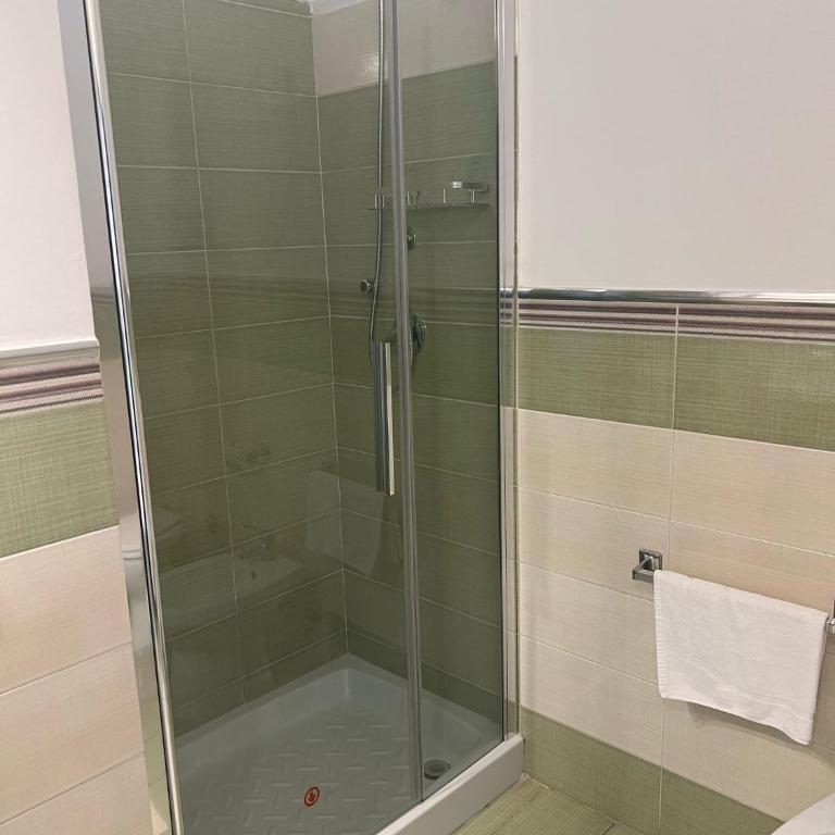 Central Station - Triple Room with Private Bathroom - 12