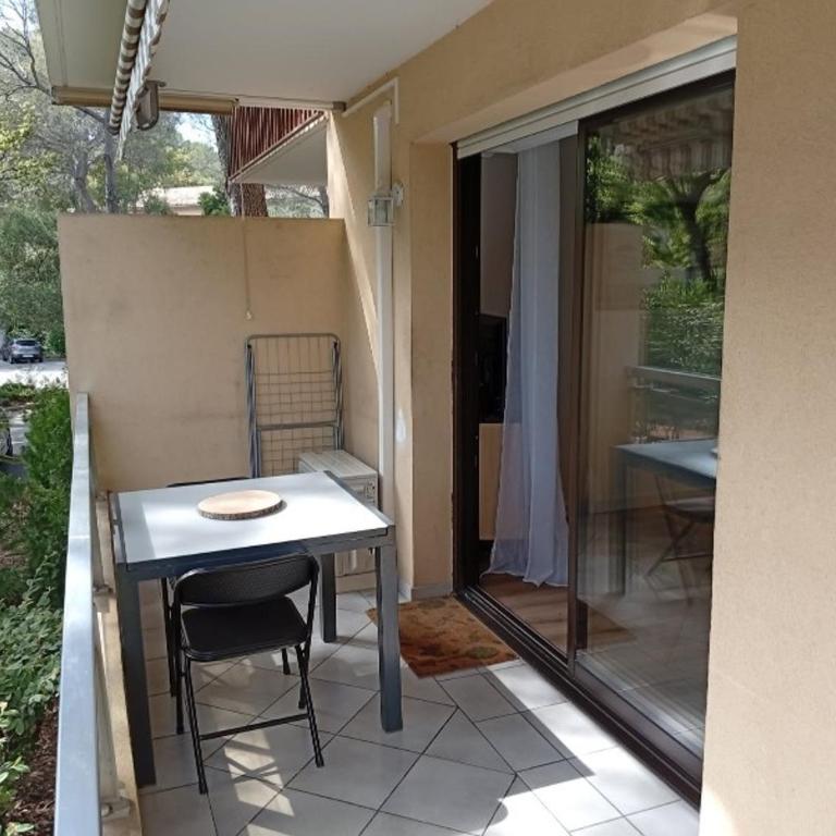 Appart à deux pas de la plage Boulouris St Raphael - One-Bedroom Apartment - 10