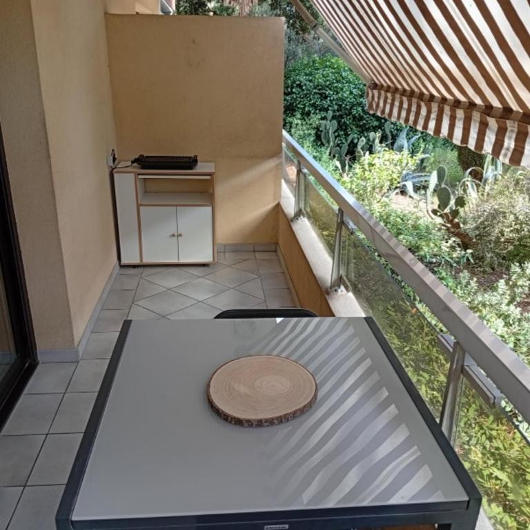 Appart à deux pas de la plage Boulouris St Raphael - One-Bedroom Apartment - 11